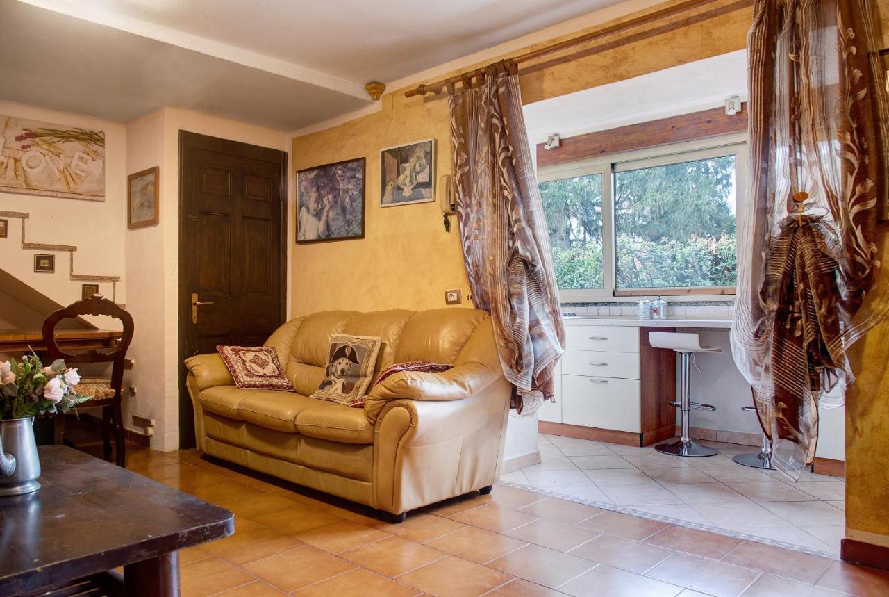 Casa Flora Apartment Porto Ceresio Exterior photo